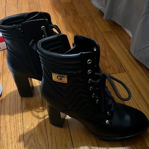 Guess boots
